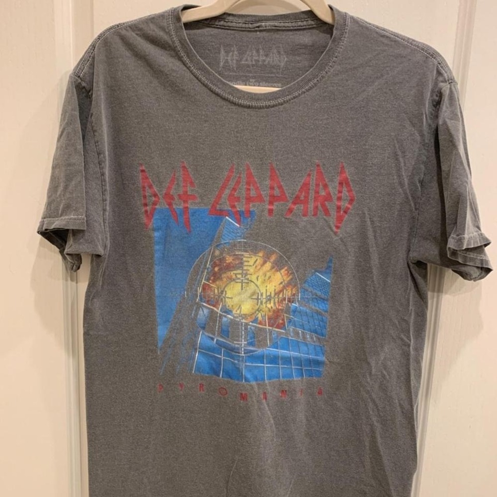 Def Leppard Shirt Men's Gray Graphic Crew Neck Short Sleeve Stretch Sz S/M
